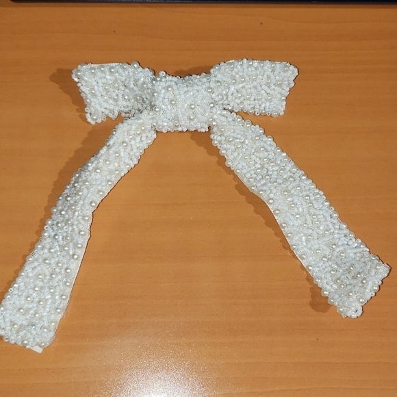 Source Unknown Accessories - New- Faux Pearl Hair Barrette/ Clip